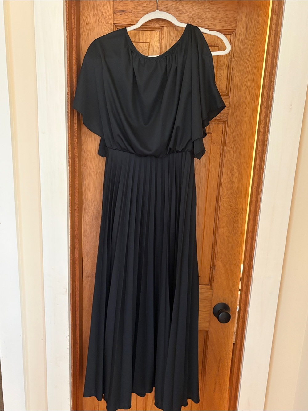 Elegant Black Pleated Maxi Dress - Women